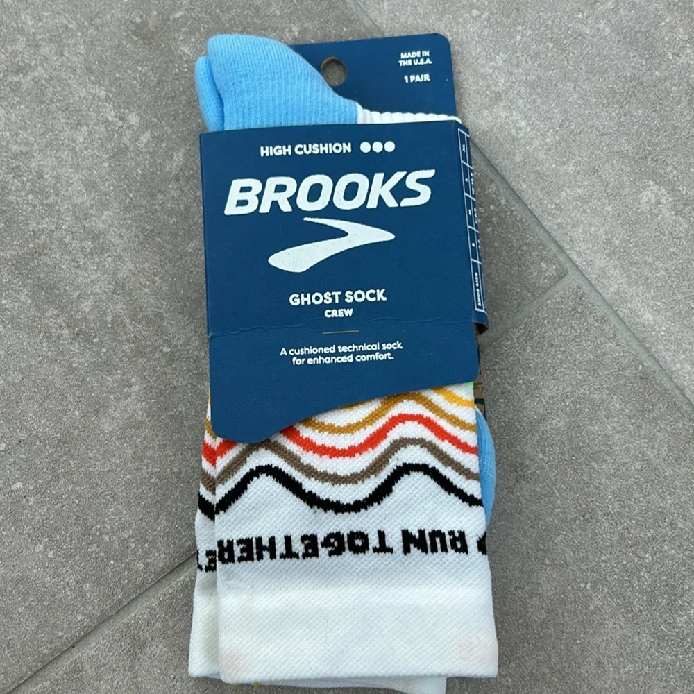 Brooks NEW High Cushion Ghost sock crew🔥 no offer item🔥